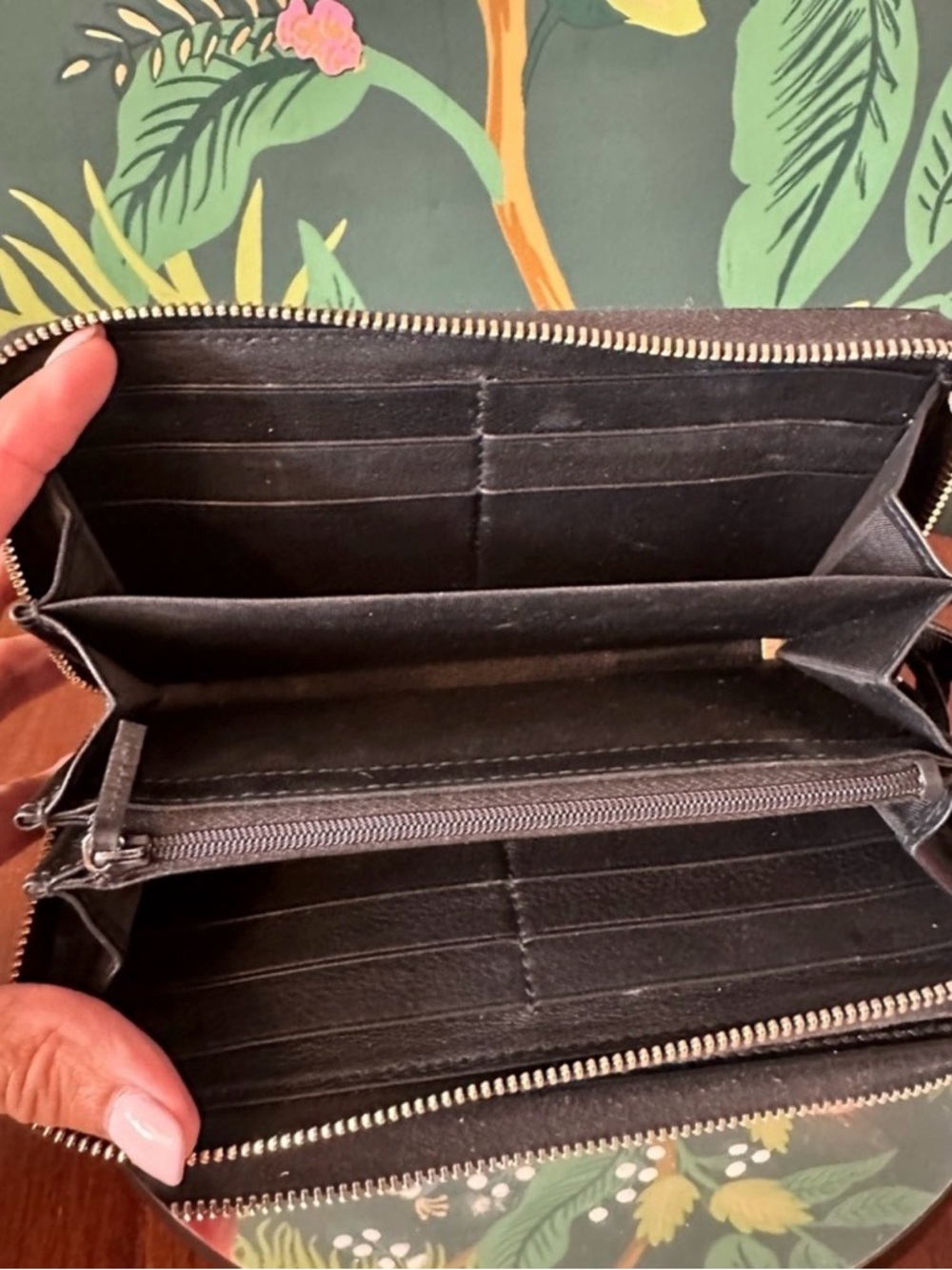 Gucci Black Soho Patent Leather Zip Wallet - Picture 4 of 8